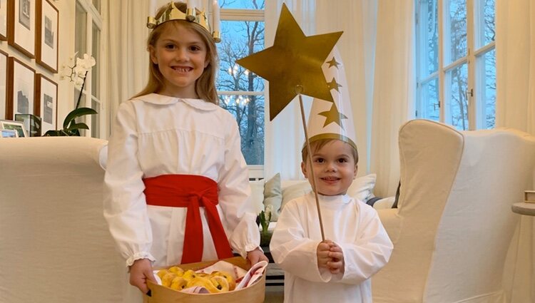 Estela y Oscar de Suecia celebrando el Día de Santa Lucía