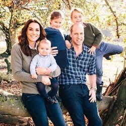 El Príncipe Guillermo y Kate Middleton con sus hijos George, Charlotte y Louis de pequeños en Anmer Hall