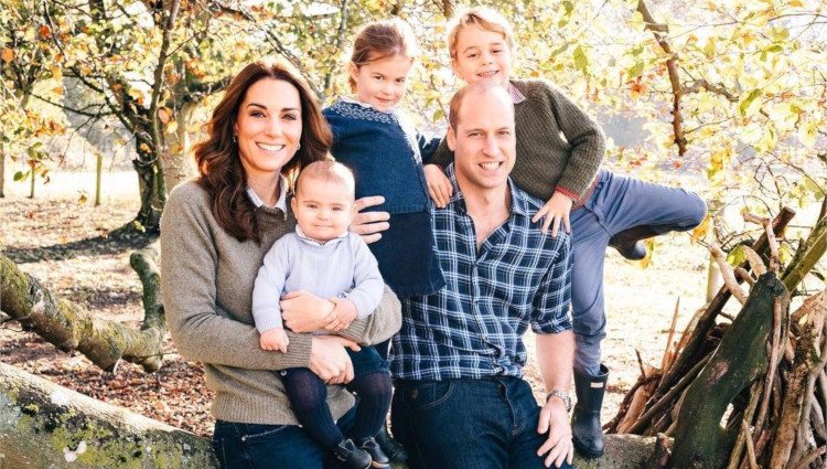 El Príncipe Guillermo y Kate Middleton con sus hijos George, Charlotte y Louis de pequeños en Anmer Hall