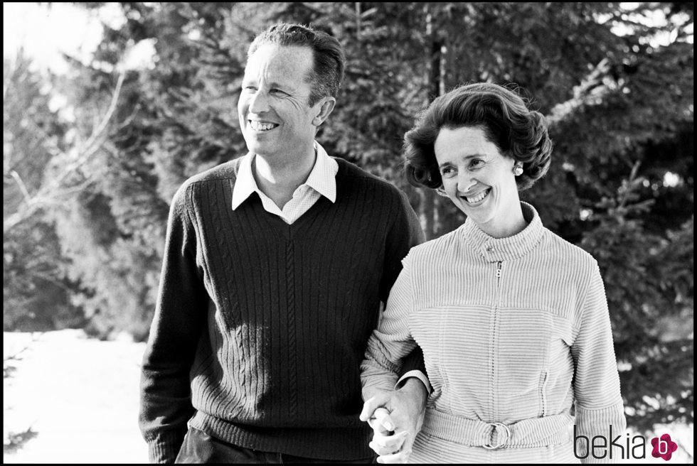 Los Reyes Balduino y Fabiola de Bélgica posando felices y sonrientes