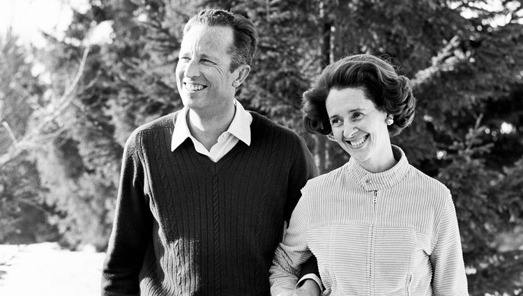 Los Reyes Balduino y Fabiola de Bélgica posando felices y sonrientes