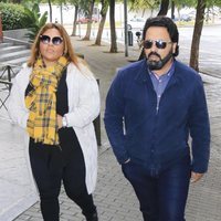 Saray Montoya y Jorge Rubio llegando a la capilla ardiente de Chiquetete en Sevilla