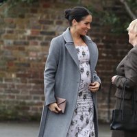 Meghan Markle durante su visita a una residencia de la Royal Variety Charity