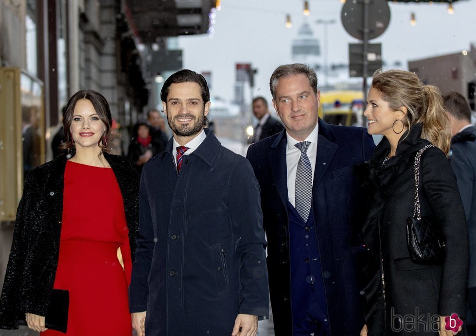 Carlos Felipe de Suecia y Sofia Hellqvist con Magdalena de Suecia y Chris O'Neill en el seminario por el 75 cumpleaños de Silvia de Suecia