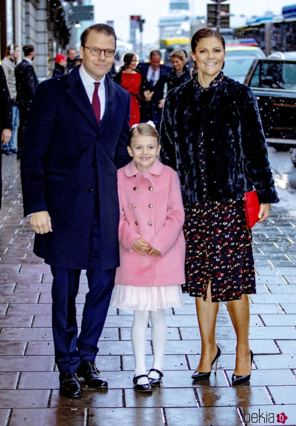 Victoria y Daniel de Suecia con su hija Estela de Suecia en el seminario por el 75 cumpleaños de Silvia de Suecia