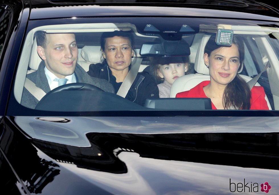 Lord Frederick Windsor y Sophie Winkleman con su hija Maud en el almuerzo navideño en Buckingham Palace 2018