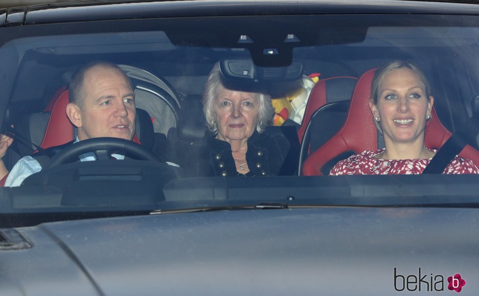 Zara Phillips y Mike Tindall en el almuerzo navideño en Buckingham Palace 2018