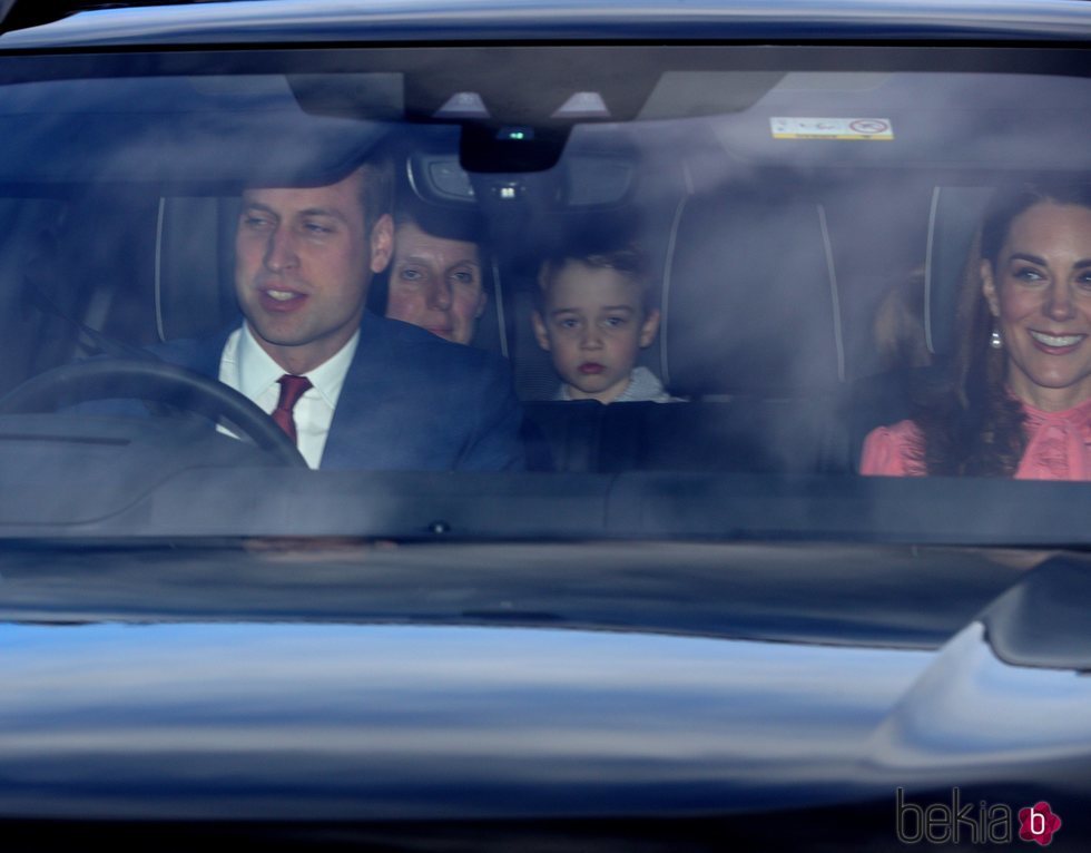 Los Duques de Cambridge, el Príncipe Jorge y María Teresa Turrión Borrallo en el almuerzo navideño en Buckingham Palace 2018