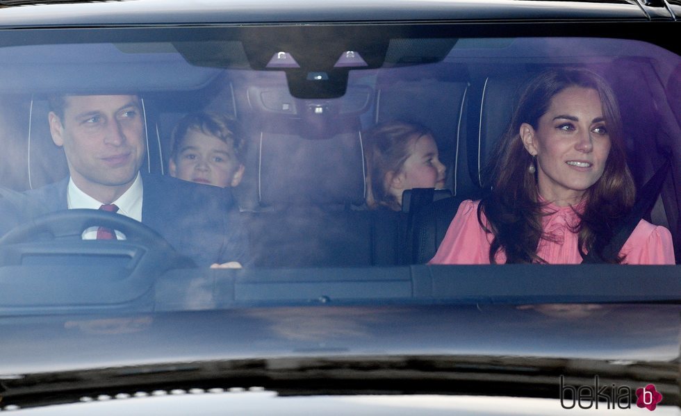 Los Duques de Cambridge y los Príncipes Jorge y Carlota en el almuerzo navideño en Buckingham Palace 2018