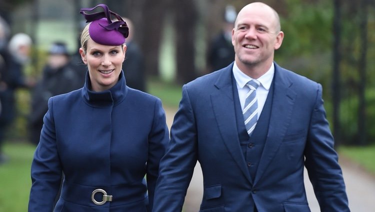 Zara Phillips y Mike Tindall llegando a la Misa de Navidad 2018