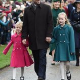 Peter Phillips y sus hijas llegando a la Misa de Navidad 2018