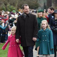 Peter Phillips y sus hijas llegando a la Misa de Navidad 2018