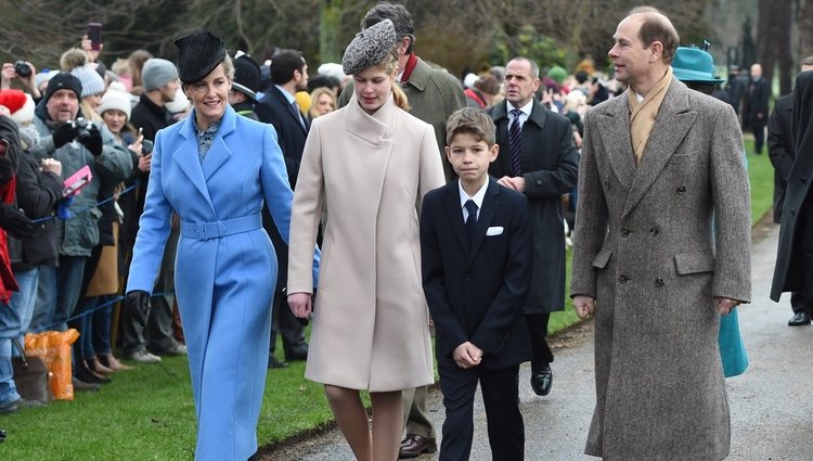 Los condes de Wessex y sus hijos llegando a la Misa de Navidad 2018