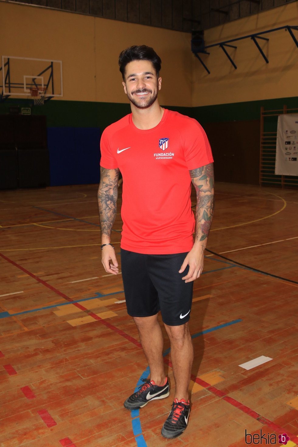 Hugo Paz vestido con la camiseta del Atlético