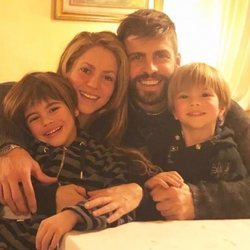 Shakira y Piqué con sus hijos en navidad