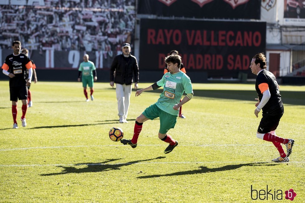 Adrián Lastra jugando en el Partido benéfico Artistas vs Famosos