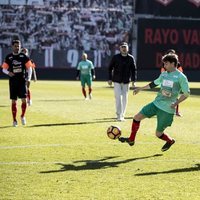 Adrián Lastra jugando en el Partido benéfico Artistas vs Famosos