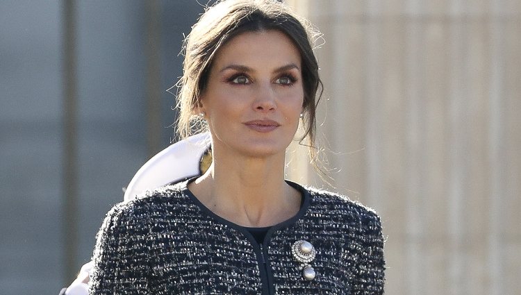 La Reina Letizia durante la interpretación del Himno Nacional en la Pascua Militar 2019