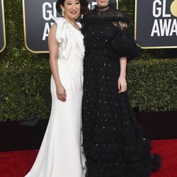 Sandra Oh y Jodie Comer en la alfombra roja de los Globos de Oro 2019