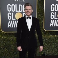 Richard Madden en la alfombra roja de los Globos de Oro 2019