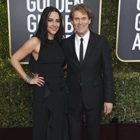 Willem Dafoe y Giada Colagrande en la alfombra roja de los Globos de Oro 2019