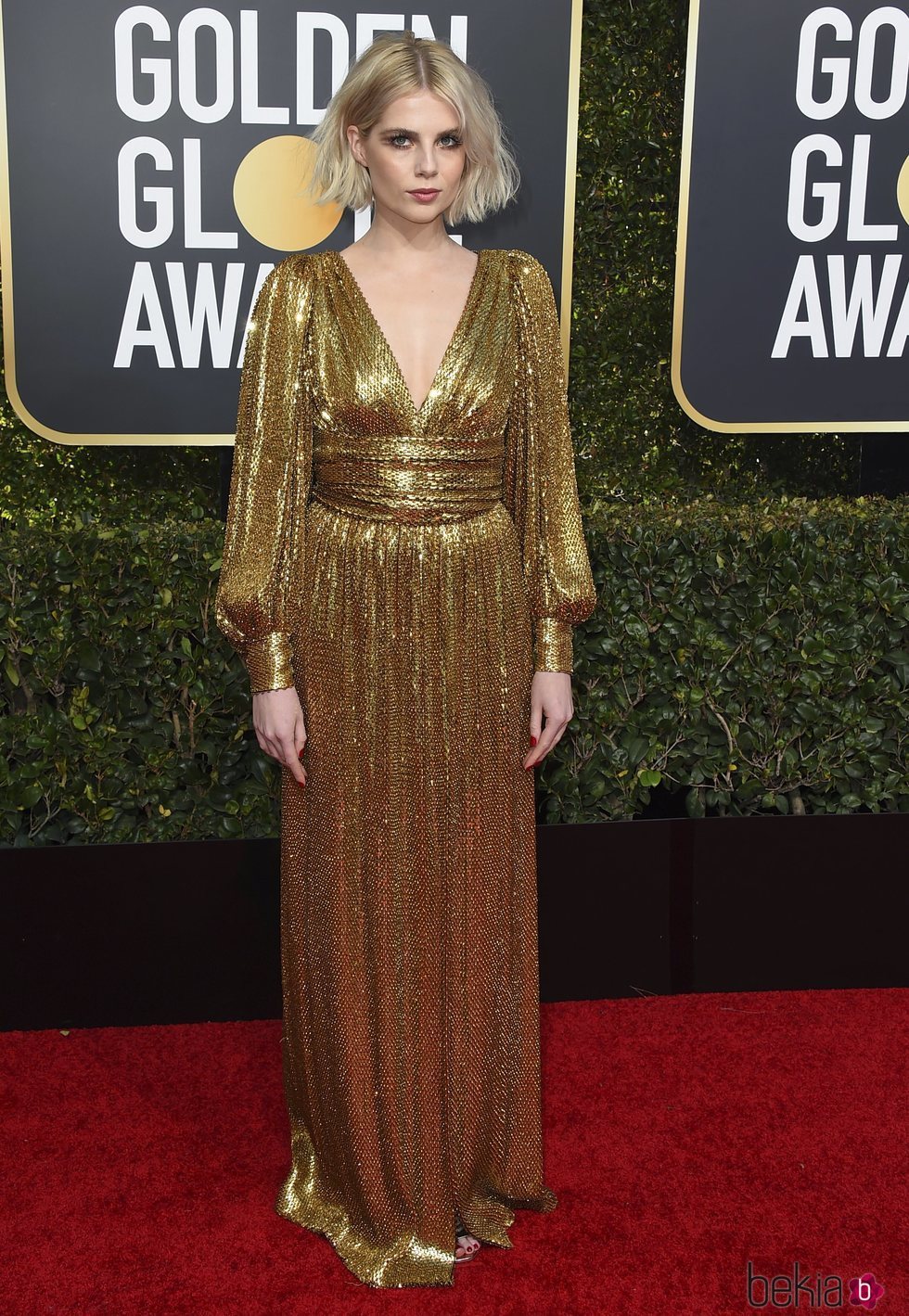 Lucy Boynton en la alfombra roja de los Globos de Oro 2019