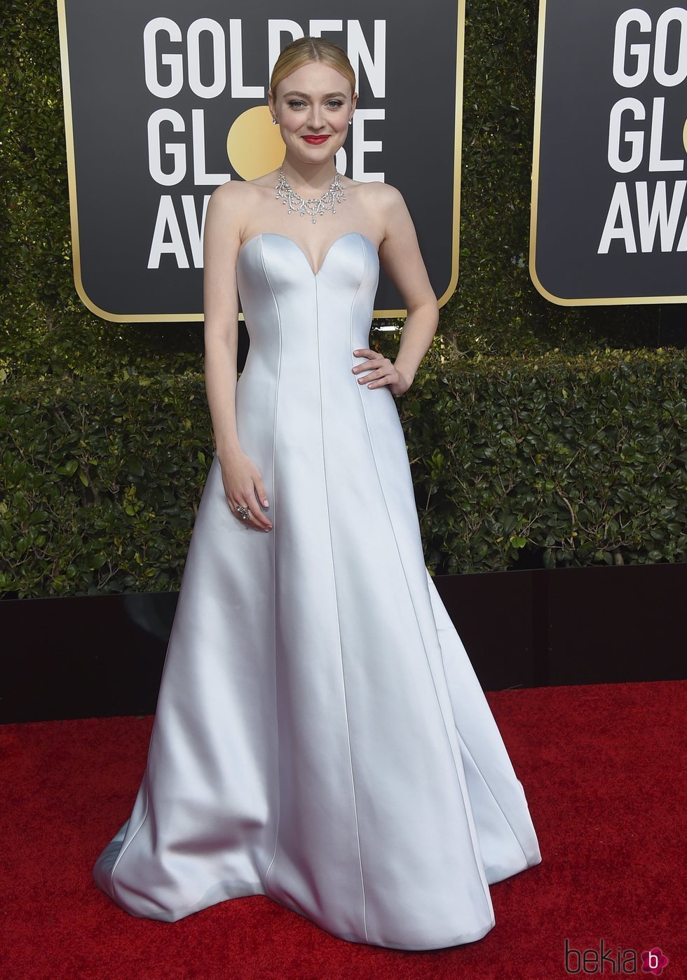 Dakota Fanning en la alfombra roja de los Globos de Oro 2019