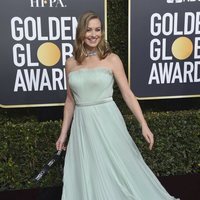 Yvonne Strahovski en la alfombra roja de los Globos de Oro 2019