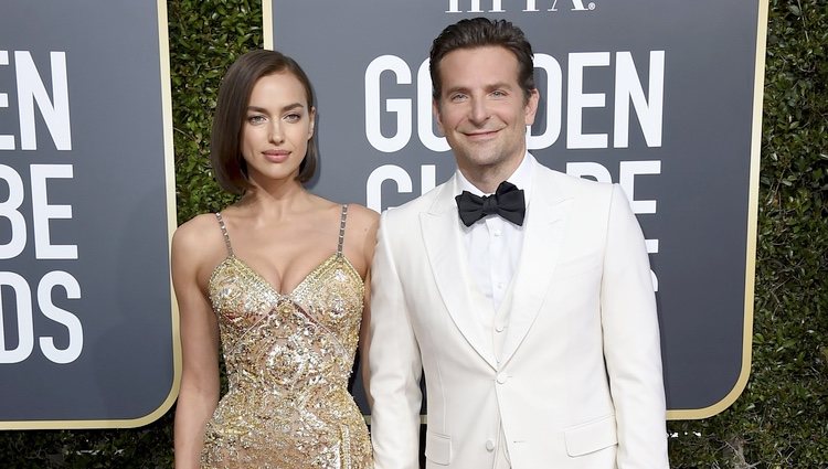 Irina Shayk y Bradley Cooper  en la alfombra roja de los Globos de Oro 2019