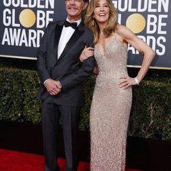 William H. Macy y Felicity Huffman en la alfombra roja de los Globos de Oro 2019