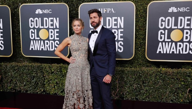 Emily Blunt y John Krasinski en la alfombra roja de los Globos de Oro 2019