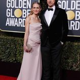 Adam Driver y Joanne Tucker en la alfombra roja de los Globos de Oro 2019