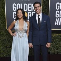 Gina Rodriguez y Joe LoCicero en la alfombra roja de los Globos de Oro 2019