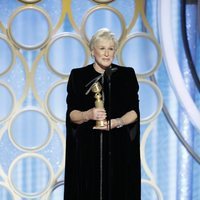 Glenn Close ofrenciendo su discurso al recoger su galardón en los Globos de Oro 2019