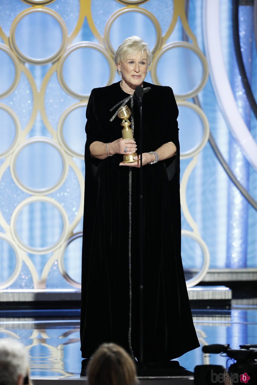 Glenn Close ofrenciendo su discurso al recoger su galardón en los Globos de Oro 2019