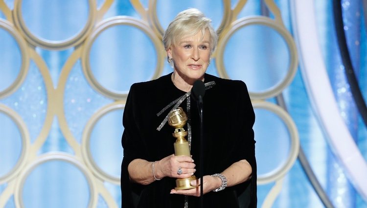 Glenn Close ofrenciendo su discurso al recoger su galardón en los Globos de Oro 2019