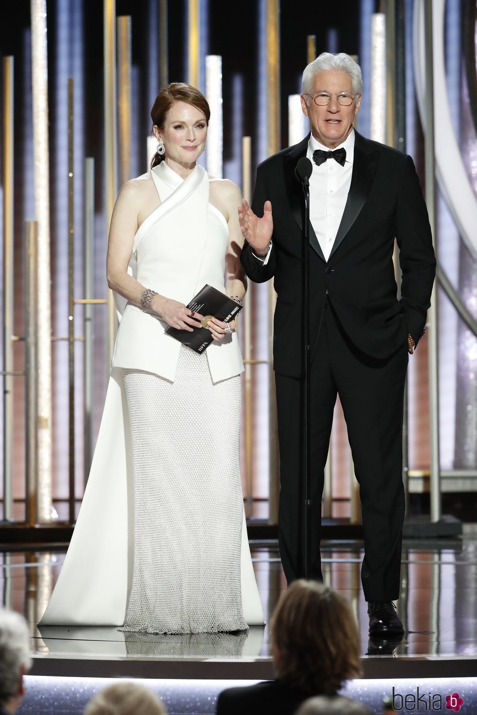 Richard Gere y Julianne Moore presentando un galardón de los Globos de Oro 2019