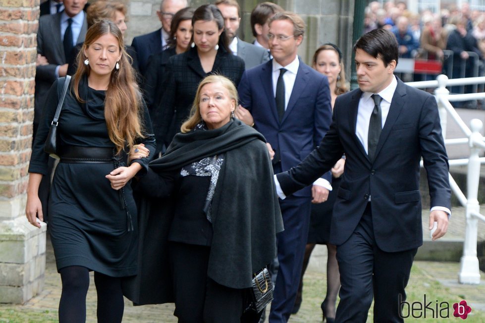 La Princesa Cristina de Holanda junto a dos de sus hijos