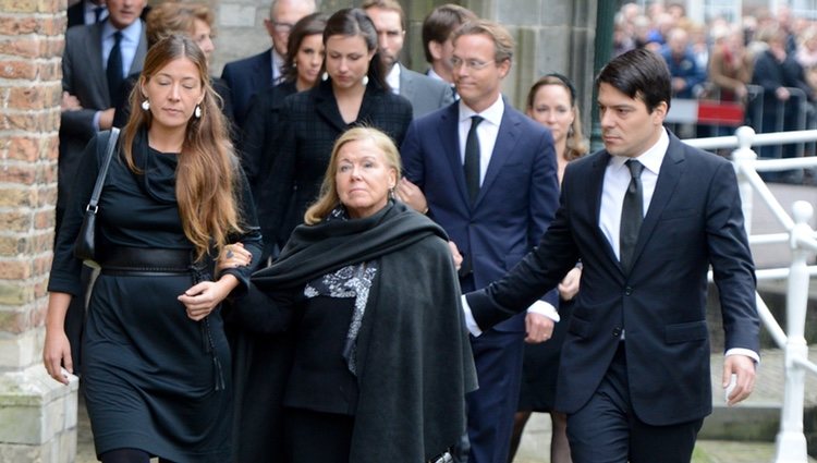 La Princesa Cristina de Holanda junto a dos de sus hijos