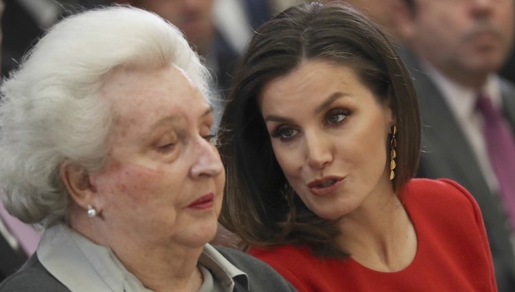 La Reina Letizia hablando con la Infanta Pilar en los Premios Nacionales del Deporte 2017