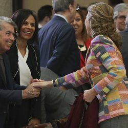 La Infanta Elena saluda a Manolo Santana y Claudia Rodríguez en los Premios Nacionales del Deporte 2017