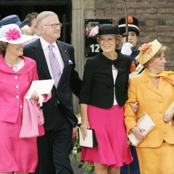 Las princesas Margarita, Irene y Cristina de Holanda en el bautizo de la Princesa Amalia