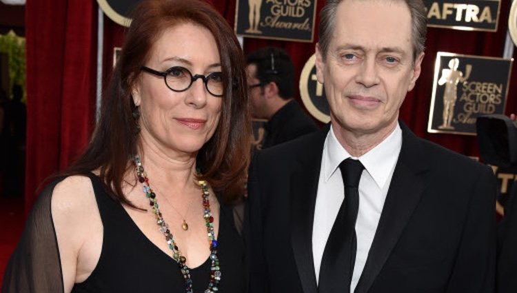 Steve Buscemi junto a su esposa Jo Andrés