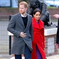 El Príncipe Harry y Meghan Markle durante un acto público en Birkenhead