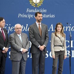 Los Reyes Felipe y Letizia y Vicente Álvarez Areces