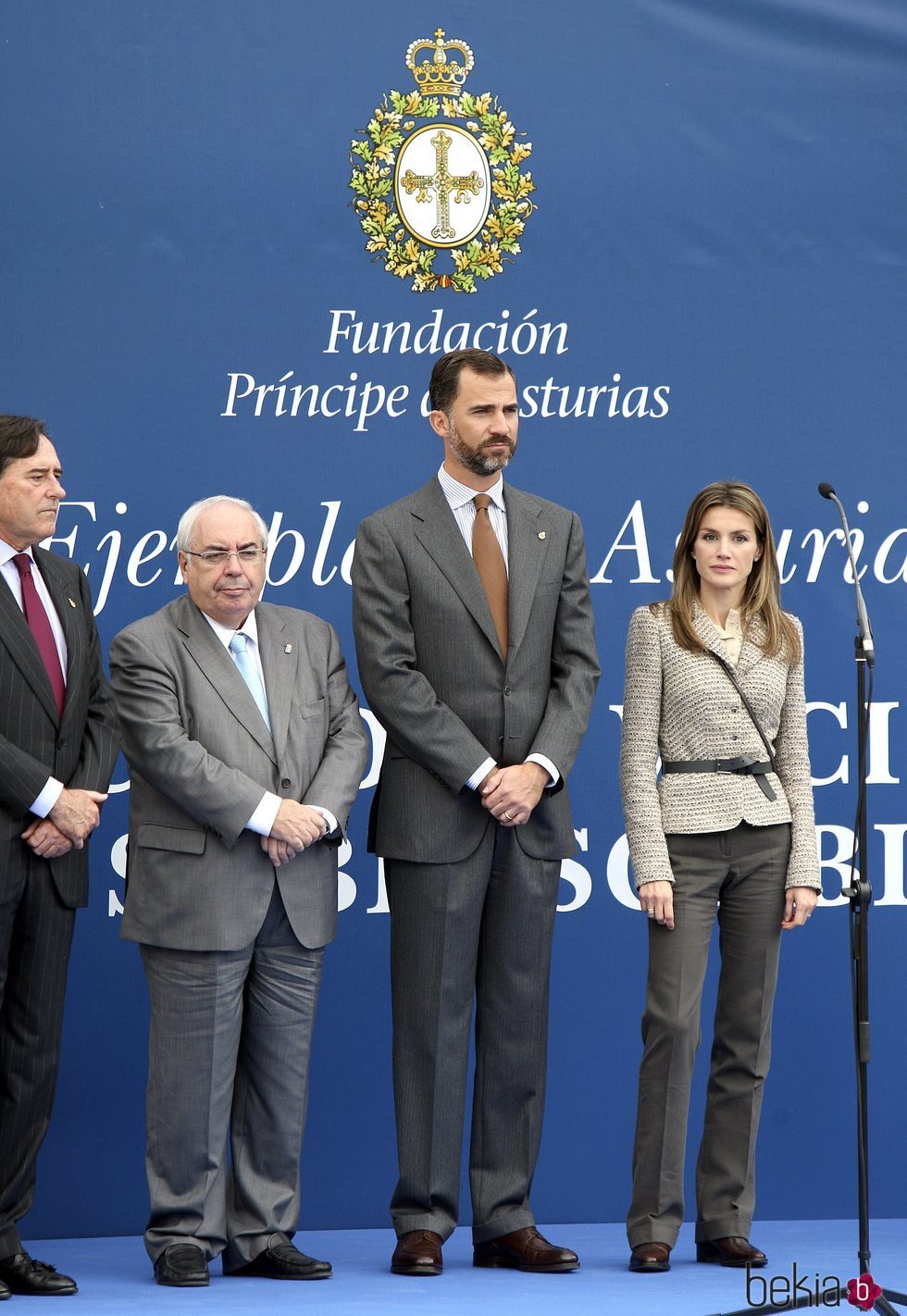 Los Reyes Felipe y Letizia y Vicente Álvarez Areces