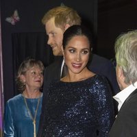 Meghan Markle se toca la barriga de embarazada en el espectáculo 'Totem' del Circo del Sol