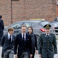 Enrique de Luxemburgo con sus hijos Luis y Alejandra de Luxemburgo en el funeral del Conde de Lannoy