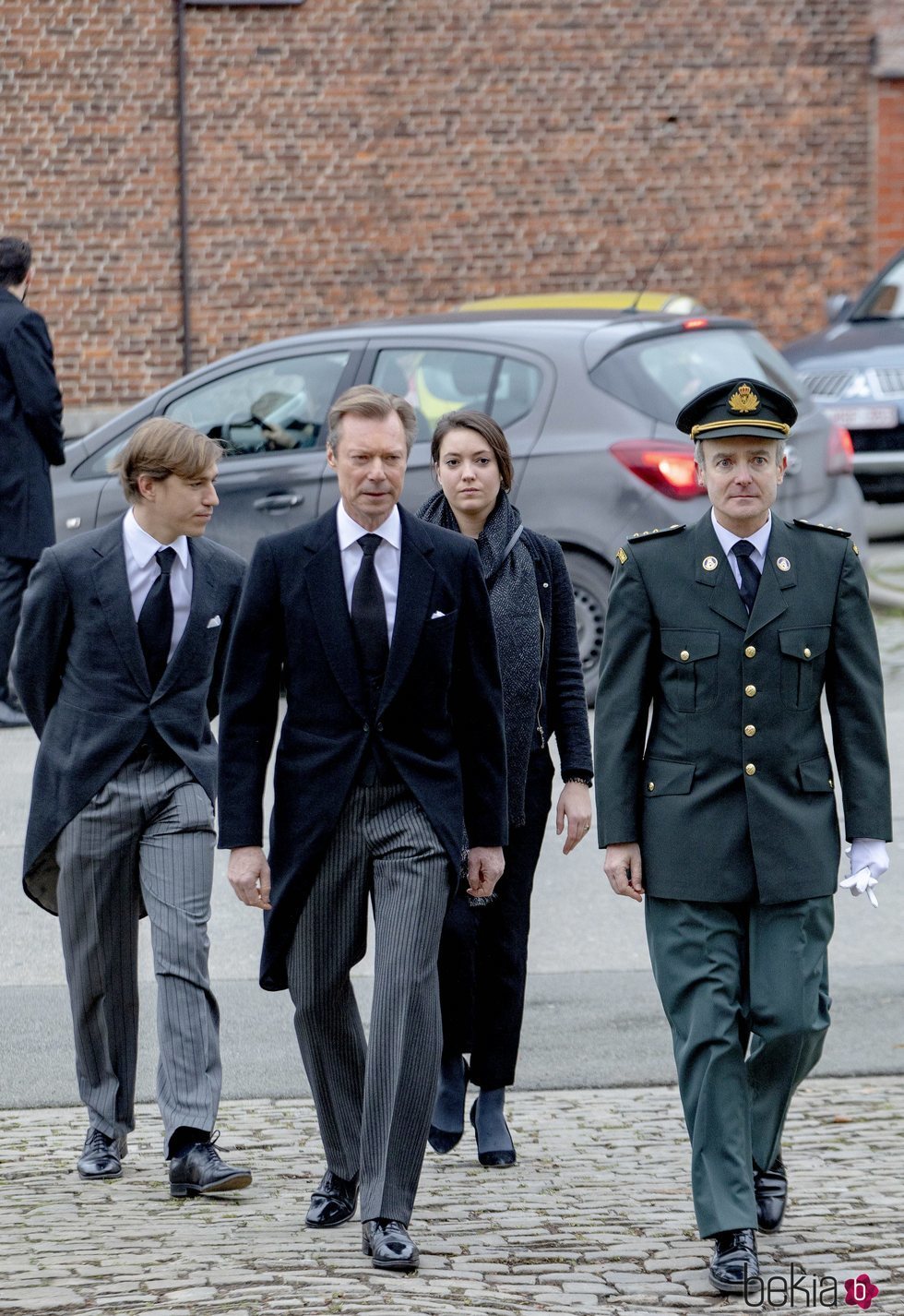 Enrique de Luxemburgo con sus hijos Luis y Alejandra de Luxemburgo en el funeral del Conde de Lannoy