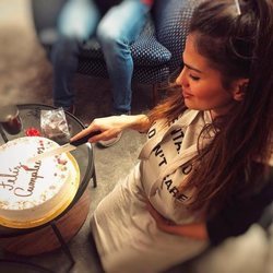 Sara Sálamo celebrando su 27 cumpleaños presumiendo de embarazo